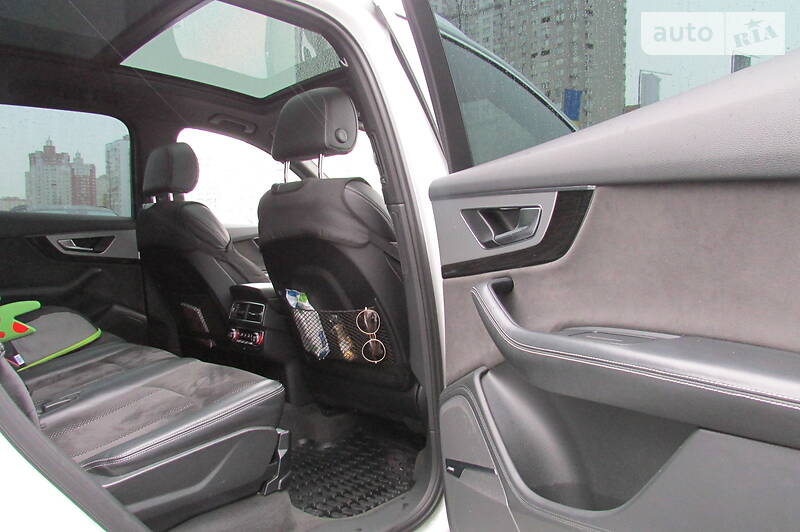 Позашляховик / Кросовер Audi Q7 2016 в Києві