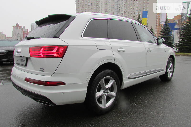 Позашляховик / Кросовер Audi Q7 2016 в Києві