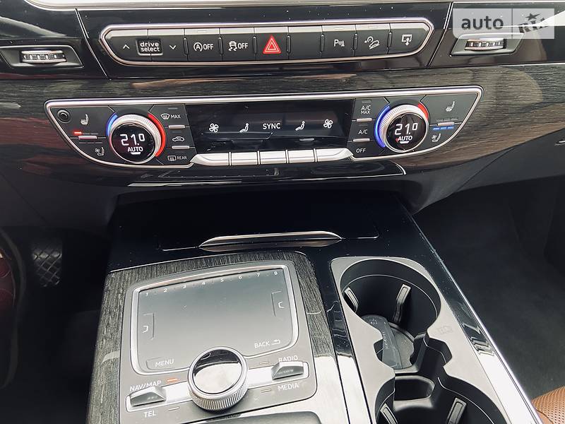 Позашляховик / Кросовер Audi Q7 2017 в Львові