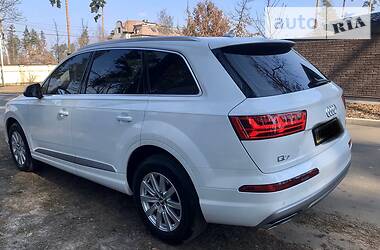 Позашляховик / Кросовер Audi Q7 2017 в 