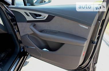 Позашляховик / Кросовер Audi Q7 2015 в 