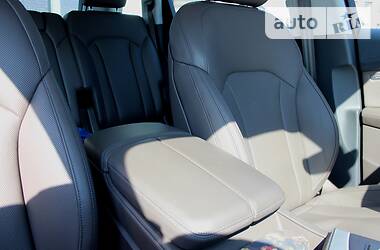 Позашляховик / Кросовер Audi Q7 2015 в 