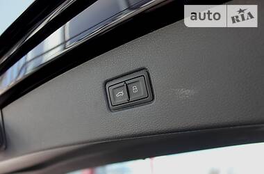 Позашляховик / Кросовер Audi Q7 2015 в 
