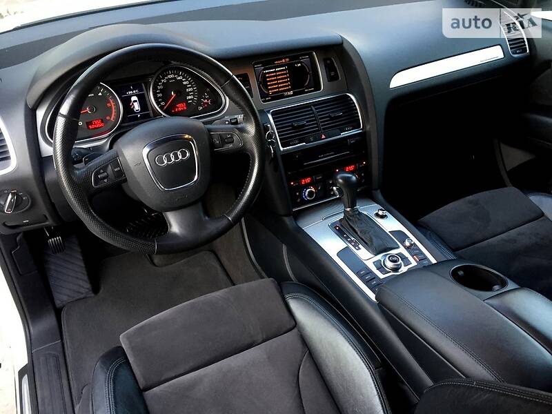 Внедорожник / Кроссовер Audi Q7 2010 в Черновцах