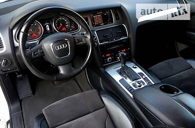 Позашляховик / Кросовер Audi Q7 2010 в 