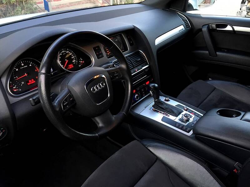 Внедорожник / Кроссовер Audi Q7 2010 в Черновцах