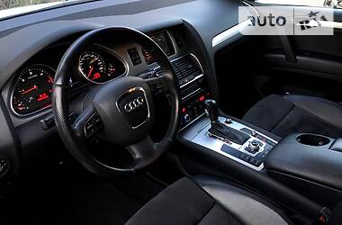 Позашляховик / Кросовер Audi Q7 2010 в 