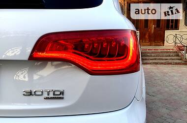 Позашляховик / Кросовер Audi Q7 2010 в 