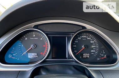 Позашляховик / Кросовер Audi Q7 2014 в 