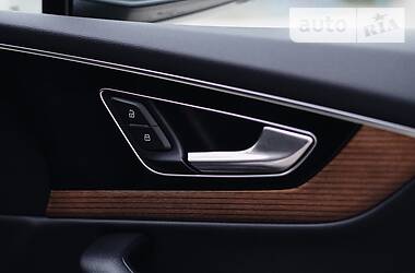 Позашляховик / Кросовер Audi Q7 2017 в 
