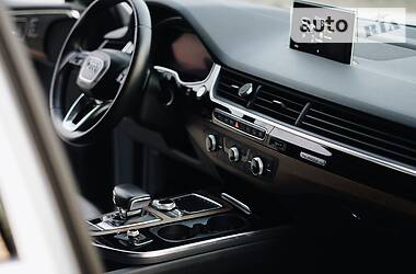 Позашляховик / Кросовер Audi Q7 2017 в 