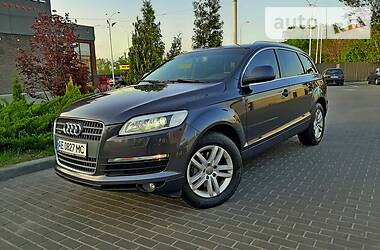 Позашляховик / Кросовер Audi Q7 2006 в 