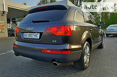 Позашляховик / Кросовер Audi Q7 2006 в 