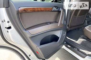 Позашляховик / Кросовер Audi Q7 2011 в 