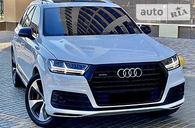 Позашляховик / Кросовер Audi Q7 2016 в 