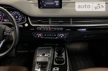 Позашляховик / Кросовер Audi Q7 2017 в 
