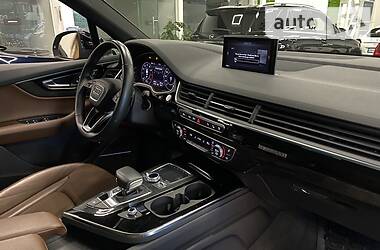 Позашляховик / Кросовер Audi Q7 2017 в 