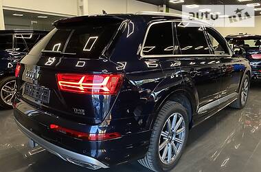 Позашляховик / Кросовер Audi Q7 2017 в 