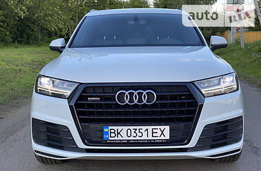 Позашляховик / Кросовер Audi Q7 2016 в Рівному