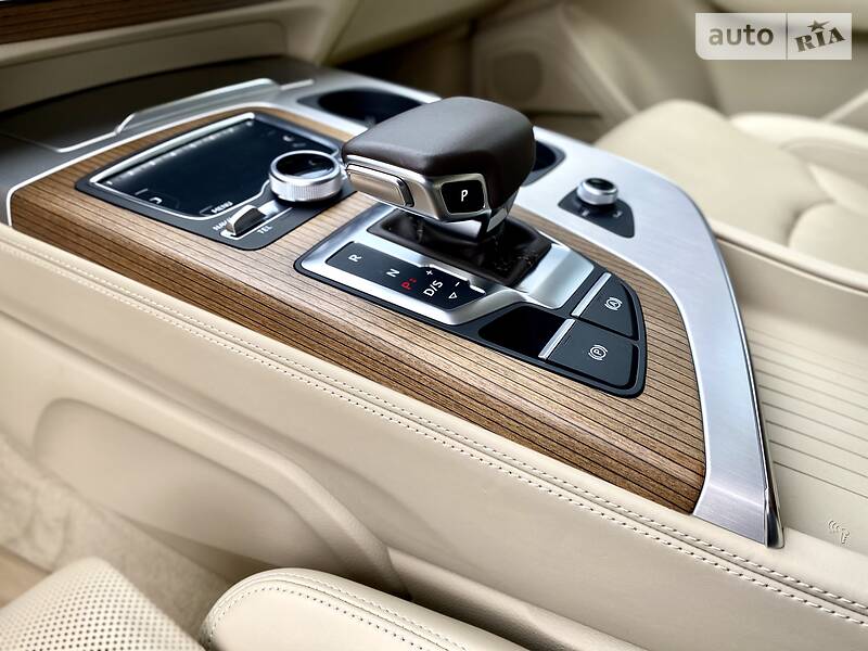 Позашляховик / Кросовер Audi Q7 2017 в Києві