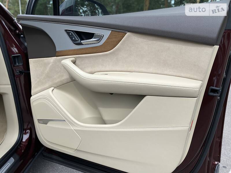 Позашляховик / Кросовер Audi Q7 2017 в Києві