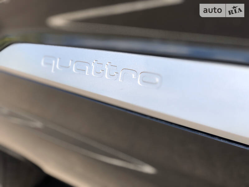 Внедорожник / Кроссовер Audi Q7 2016 в Киеве