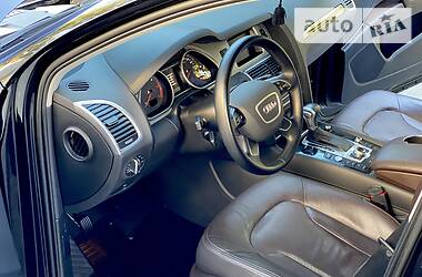 Позашляховик / Кросовер Audi Q7 2015 в 