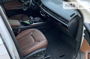 Позашляховик / Кросовер Audi Q7 2017 в 
