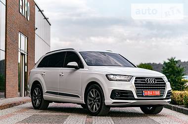 Внедорожник / Кроссовер Audi Q7 2018 в 