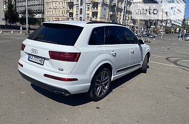 Универсал Audi Q7 2017 в Киеве