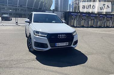 Универсал Audi Q7 2017 в Киеве
