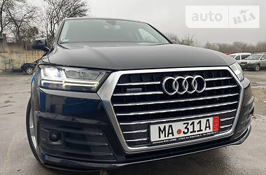 Внедорожник / Кроссовер Audi Q7 2016 в 