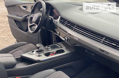 Внедорожник / Кроссовер Audi Q7 2016 в 