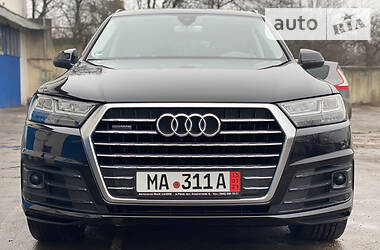 Внедорожник / Кроссовер Audi Q7 2016 в 
