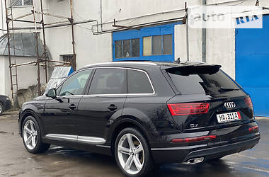 Внедорожник / Кроссовер Audi Q7 2016 в 