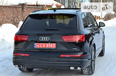 Внедорожник / Кроссовер Audi Q7 2017 в Ровно