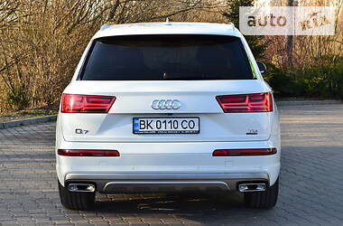 Внедорожник / Кроссовер Audi Q7 2015 в Ровно