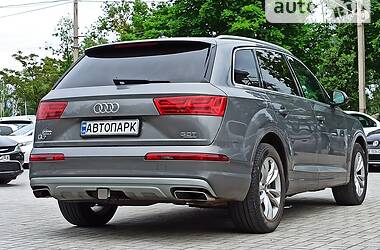 Внедорожник / Кроссовер Audi Q7 2016 в 