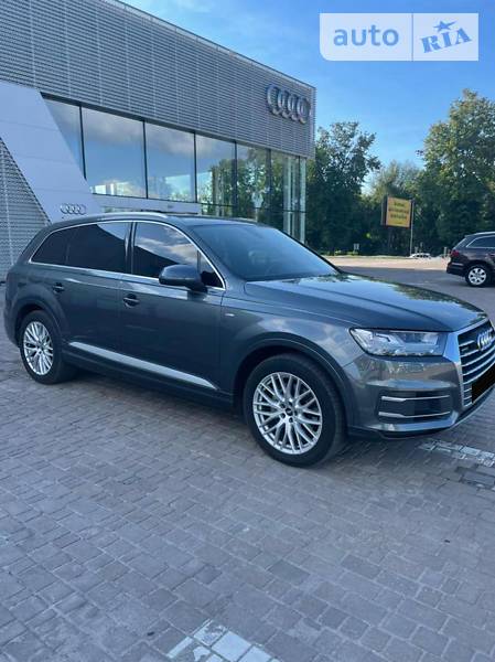 Внедорожник / Кроссовер Audi Q7 2018 в 