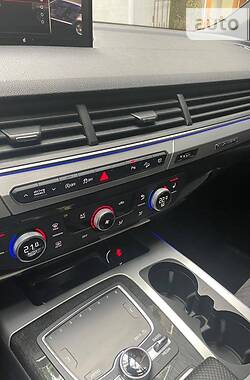 Внедорожник / Кроссовер Audi Q7 2018 в 