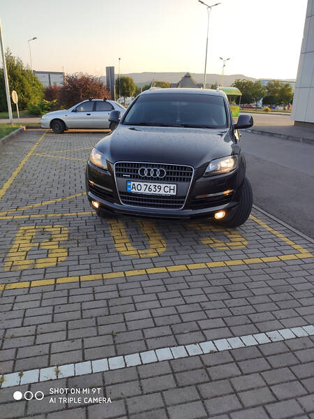 Внедорожник / Кроссовер Audi Q7 2007 в 