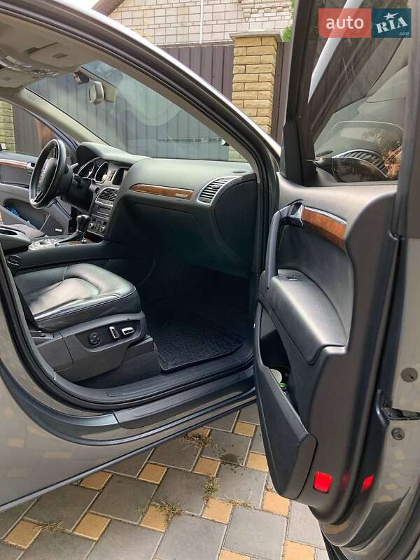Внедорожник / Кроссовер Audi Q7 2015 в Гайсине