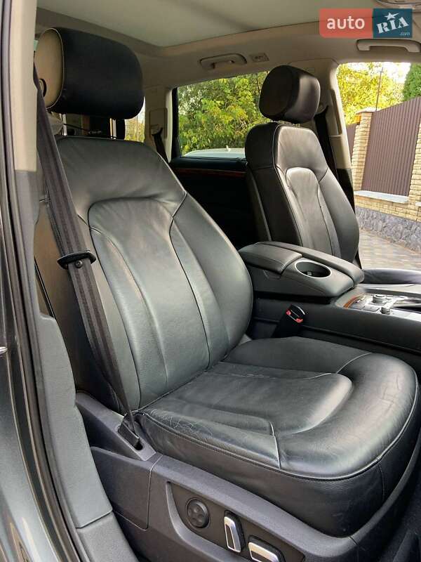 Позашляховик / Кросовер Audi Q7 2015 в Гайсину