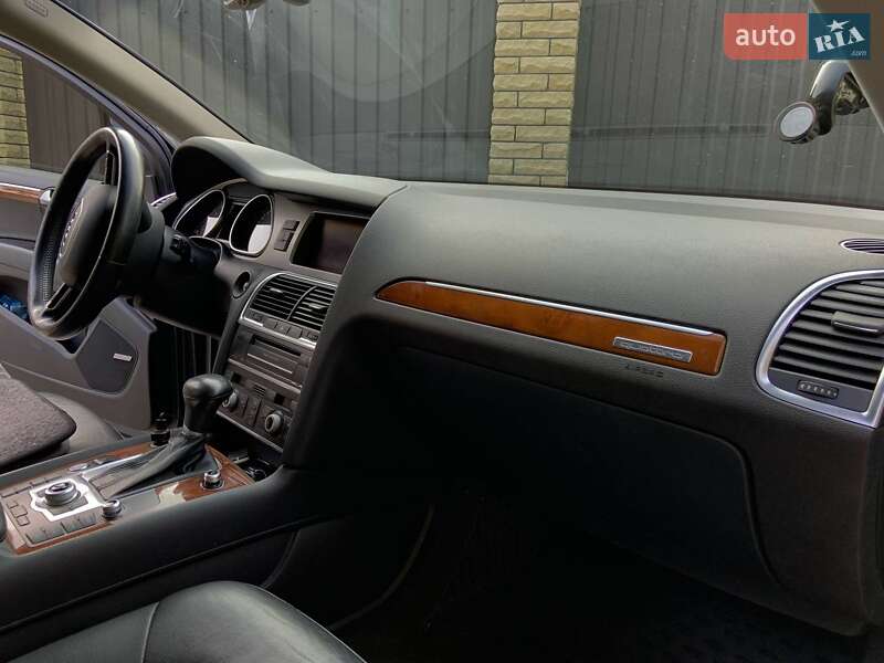 Внедорожник / Кроссовер Audi Q7 2015 в Гайсине