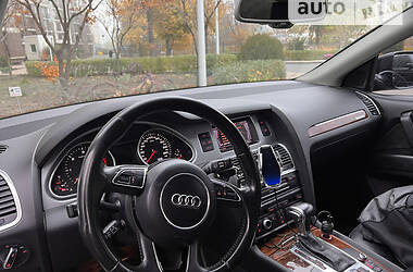Позашляховик / Кросовер Audi Q7 2013 в 