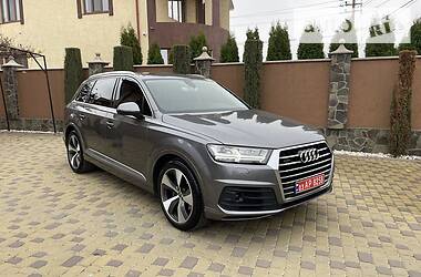 Позашляховик / Кросовер Audi Q7 2015 в Чернівцях