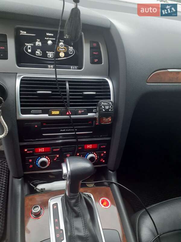 Позашляховик / Кросовер Audi Q7 2014 в Рівному