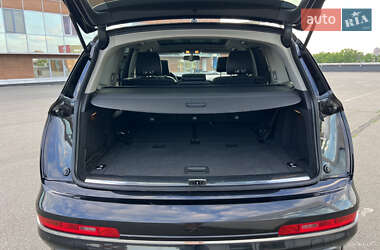 Позашляховик / Кросовер Audi Q7 2015 в 
