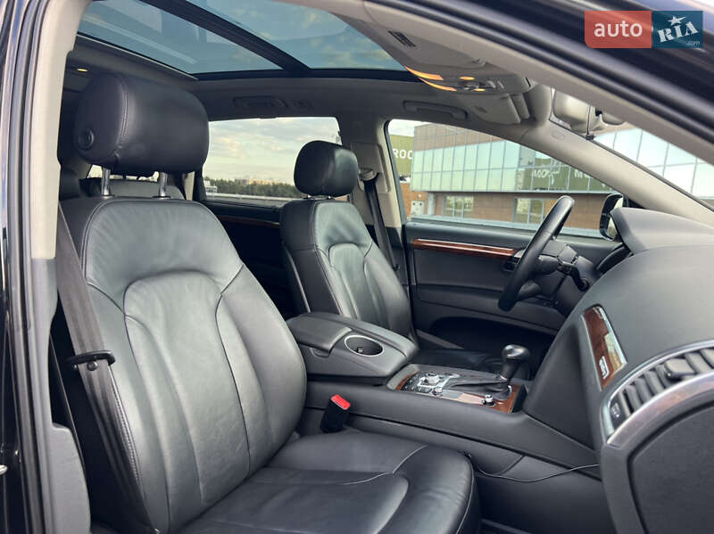 Внедорожник / Кроссовер Audi Q7 2015 в Киеве