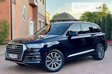 Внедорожник / Кроссовер Audi Q7 2017 в 